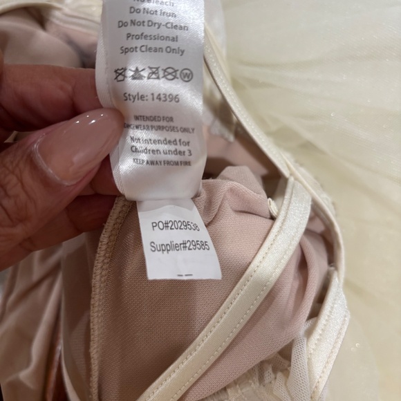 Weissman dance costume, white and silver 14396 size MC - Picture 17 of 17